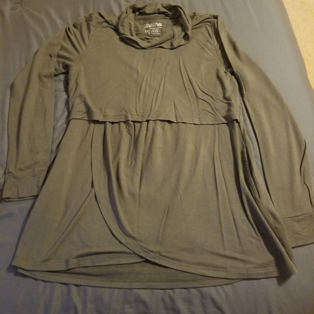 Latched Mama Maternity/Nursing petal top